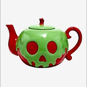 Poison apple teapot NIB snow white